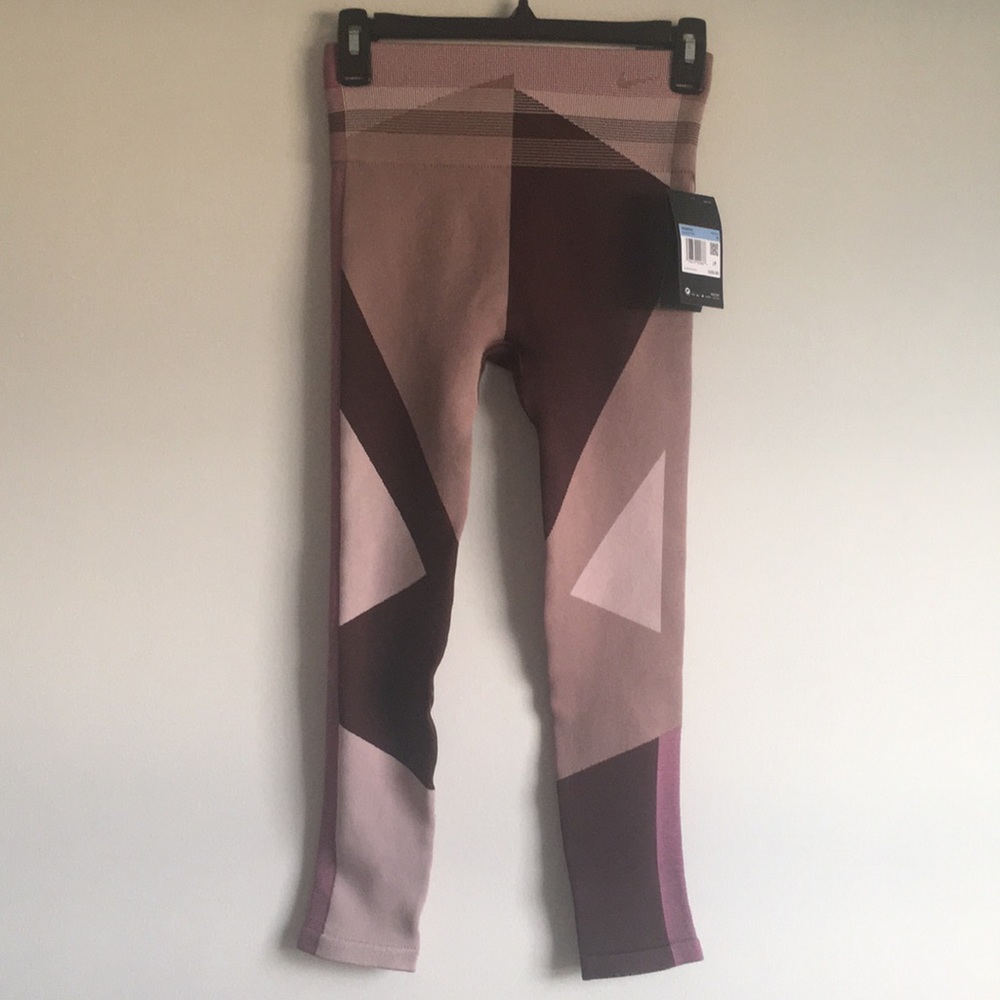 Nike High Rise Leggings - Picture 5 of 8